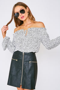 DOTTED OFF THE SHOULDER TOP