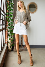 Load image into Gallery viewer, ANIMAL PRINT RUFFLED SLEEVE BLOUSE
