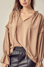 Load image into Gallery viewer, TAUPE RUFFLE TOP
